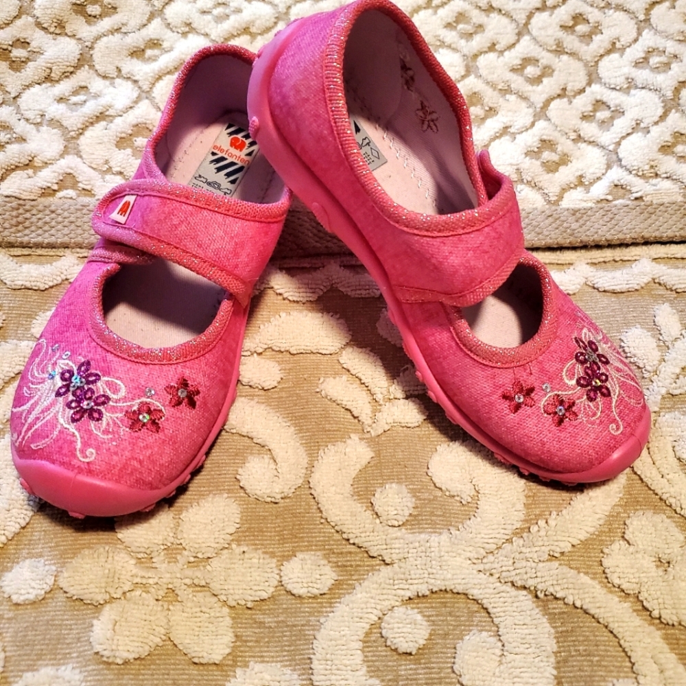 ⬇️ Elefanten Mary Jane shoes with sequins and embroidery-NWOT